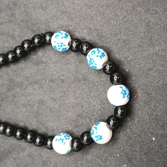 nwot porcelain beaded bracelet blue flower black plastic - Picture 2 of 3
